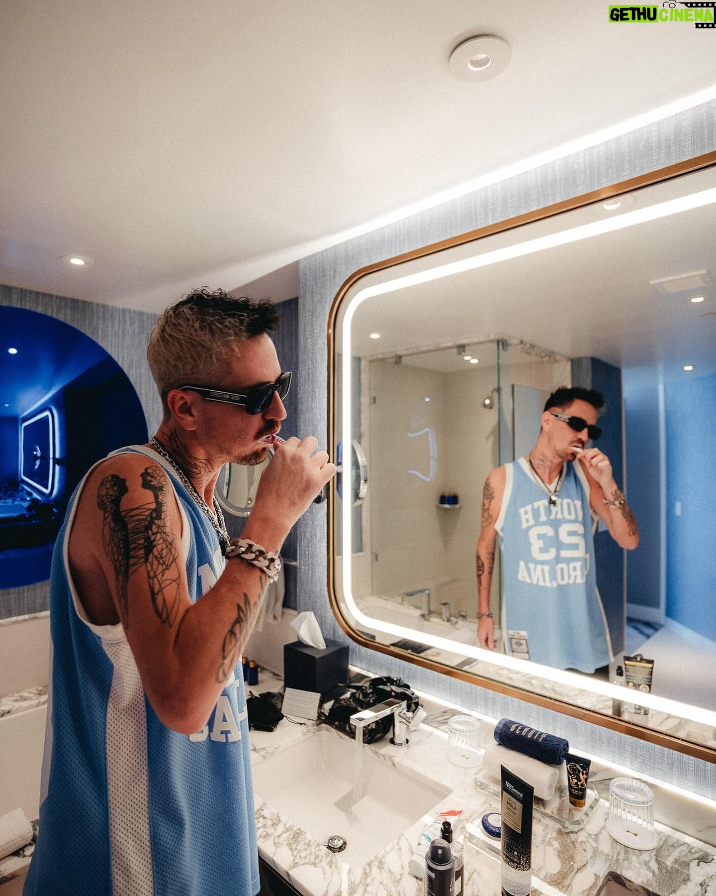 Robin Schulz - 3.9K Likes - Desert weekends. āļø