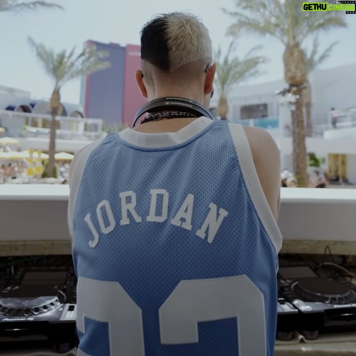 Robin Schulz - 3.9K Likes - Desert weekends. āļø