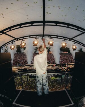 Robin Schulz Instagram - FESTIVAL SEASON. 🔥🔥🔥 thank u @tantemiatanzt