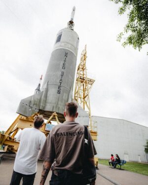 Robin Schulz Instagram - The only way is up. 🚀 @nasa