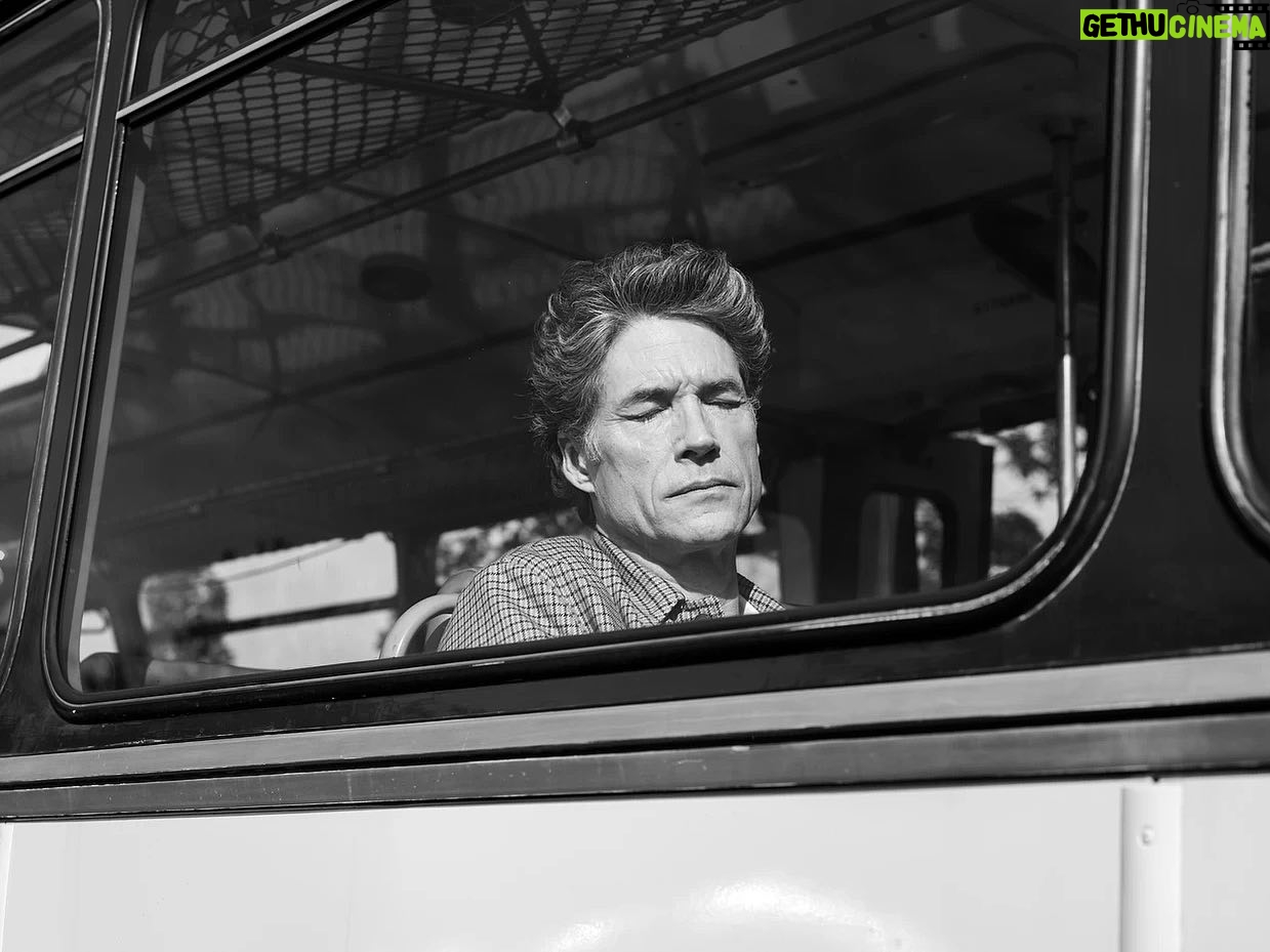Robin de Puy - 1.1K Likes - Daniel Boussevain voor Volkskrant Magazine. ❤️
@astridschilders @de_volkskrant @volkskrantmagazine @uitgeverijpluim @anhnguyaen
Met dank aan: Met dank aan: De Stichting Veteraan Autobussen 🚍