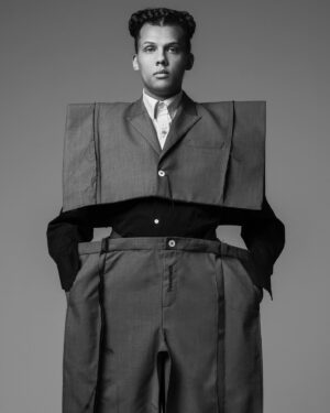 Robin de Puy Instagram - Goodmorning Stromae! ❤️ 
Break a leg tomorrow night! #multitudetour #afaslive #amsterdam 

Photography: @robin_de_puy for @volkskrantmagazine 
Styling: @astridschilders (amazing suit by: @ninamounah)
Hair: @aliciadubois82 
Assistent: @manondijkman 
Great interview in Volkskrant Magazine by: @mennopot
Many thanks to: @stromae @barbiercoralie 💕 and @cinderella_schaap