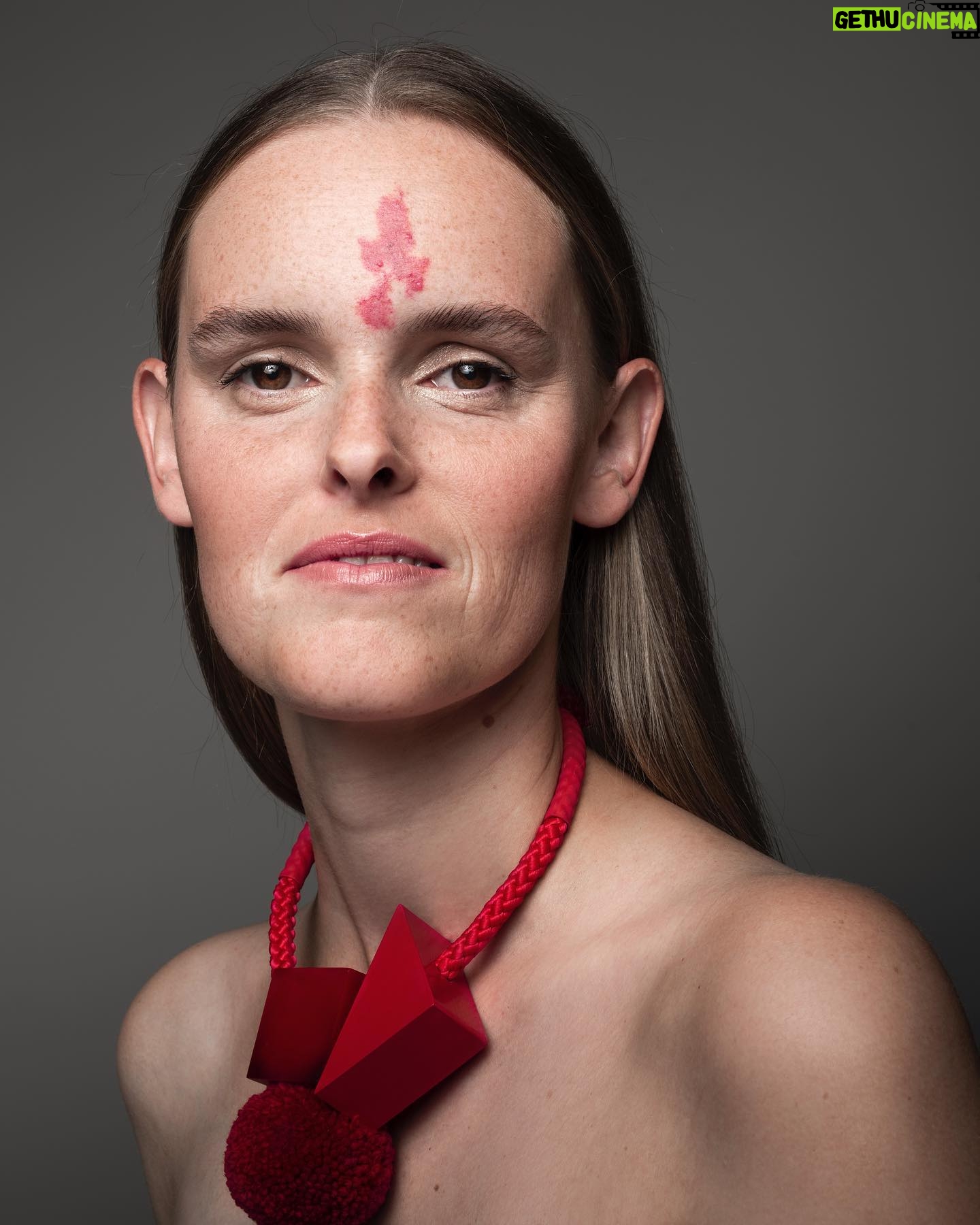 Robin de Puy - 1.4K Likes - Own them wine stains!
❤️🌺
More pics in LINDA. Magazine.
Thanks team @sandragovershairandmakeup @annaclaassen @linda @karenschoolland @annefloor_roosterman