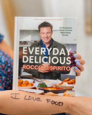 Rocco DiSpirito Instagram - I had the honor of meeting Chef Rocco DiSpirito, who celebrated the launch of his new cookbook, “Everyday Delicious,” at @stella34macys. 

@roccodispirito is a James Beard Award-winning Italian America Chef & the #1 @nytimes bestselling author known for his unique approach to flavor. He is also well-known for starring in the series “The Restaurant” and appearing on Food Network’s “Guy’s Grocery Games.”

Meeting Chef Rocco DiSpirito is a dream come true. Throughout my career in this industry, I’ve had the privilege of meeting some amazing people, and I’m incredibly thankful for these opportunities. 🍴🖤 @news12li