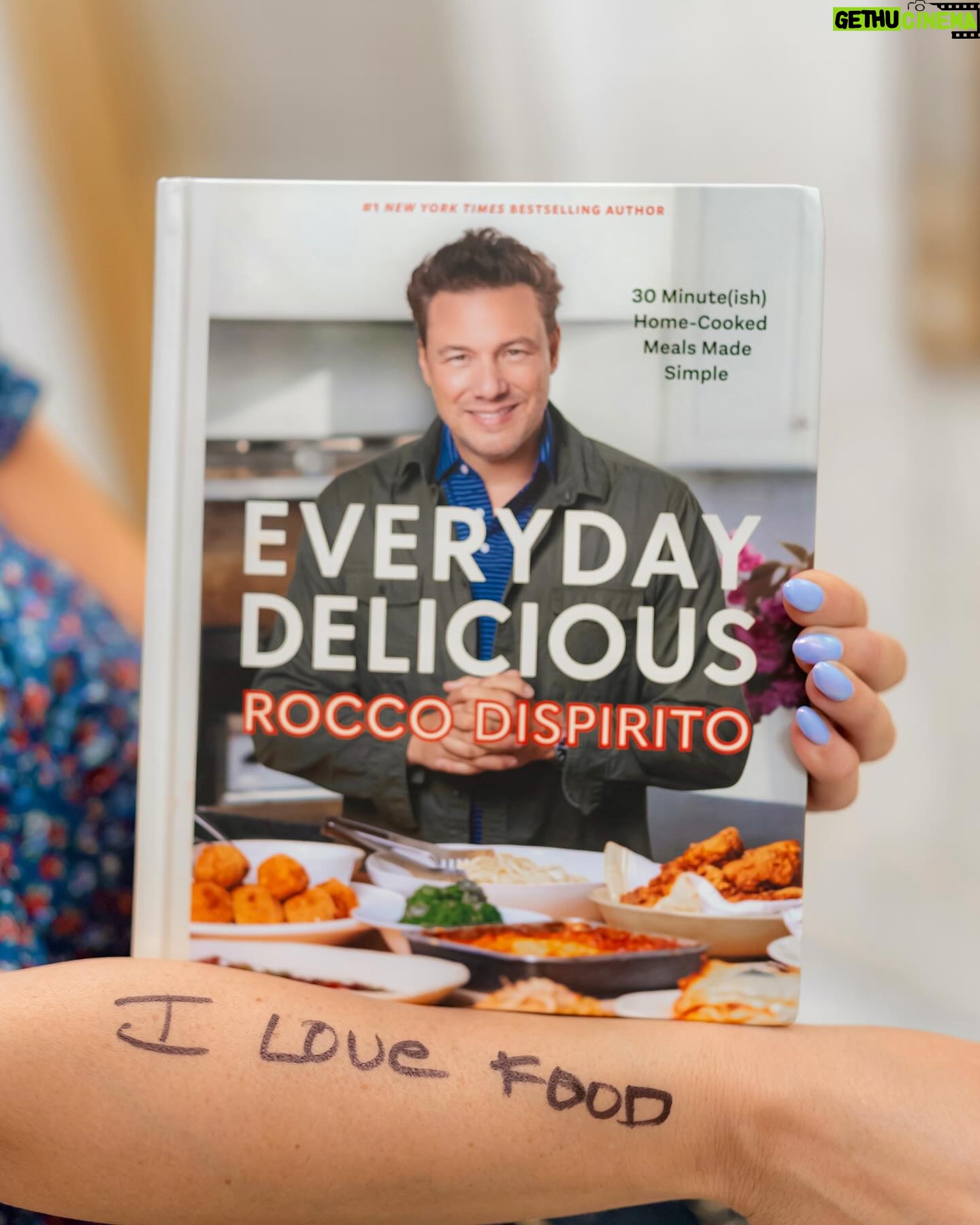 Rocco DiSpirito - 738 Likes - I had the honor of meeting Chef Rocco DiSpirito, who celebrated the launch of his new cookbook, “Everyday Delicious,” at @stella34macys.
@roccodispirito is a James Beard Award-winning Italian America Chef & the #1 @nytimes bestselling author known for his unique approach to flavor. He is also well-known for starring in the series “The Restaurant” and appearing on Food Network’s “Guy’s Grocery Games.”
Meeting Chef Rocco DiSpirito is a dream come true. Throughout my career in this industry, I’ve had the privilege of meeting some amazing people, and I’m incredibly thankful for these opportunities. 🍴🖤 @news12li