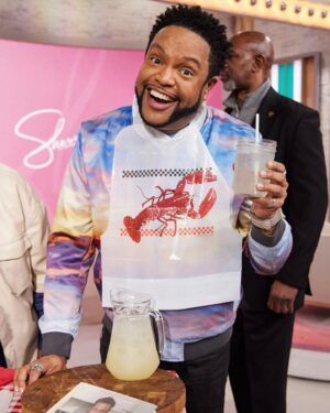 Rocco DiSpirito Instagram - BOIL IT UP! ➡️ Rocco DiSpirito puts his #everydaydelicious spin on a seafood boil! 🦀 Get the FULL RECIPES now at SherriShowTV.com!

#sherrishepherd #sherrishowtv  #sherri #besttimeindaytime #cooking #foodie #foodstagram #seafoodboil