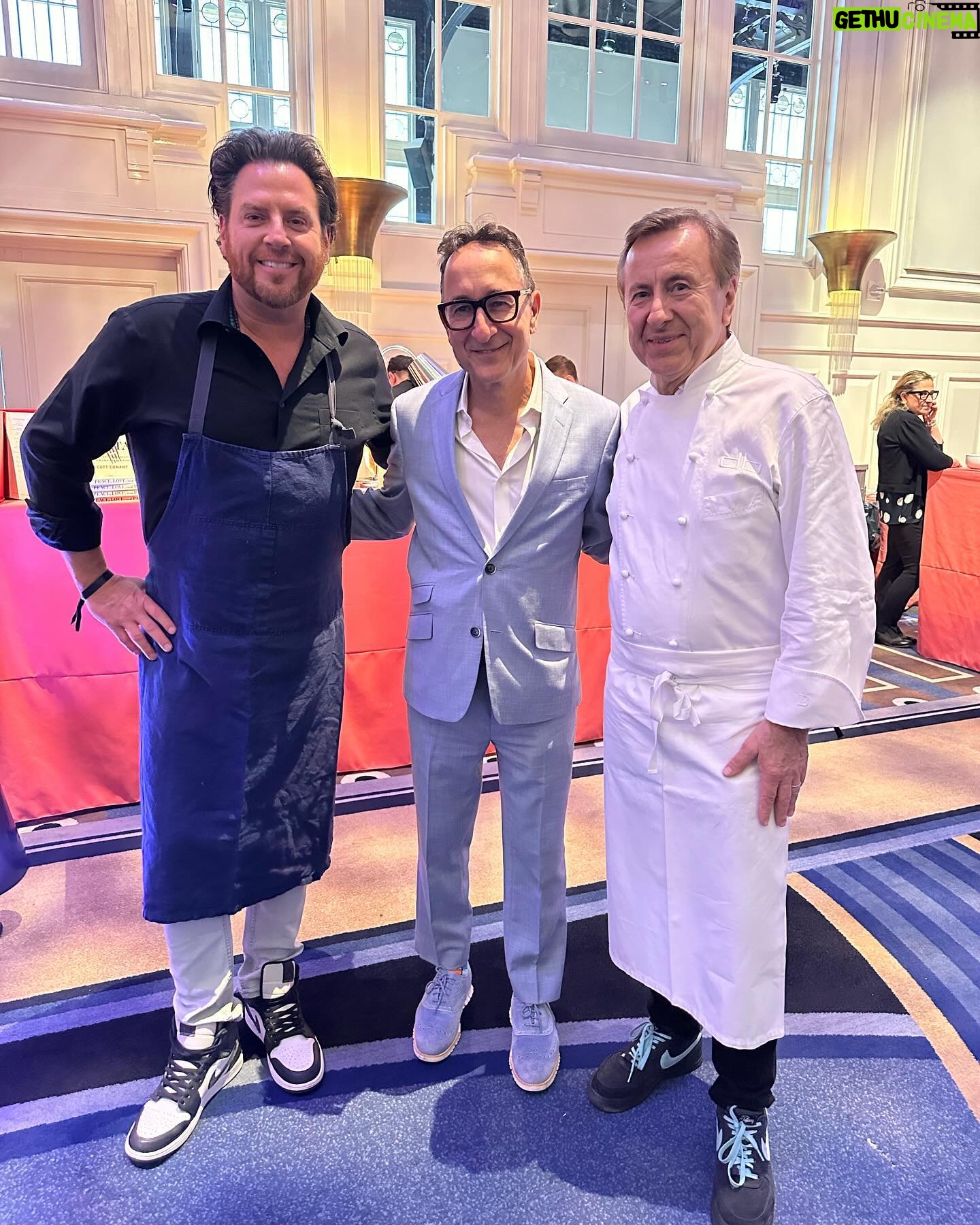 Rocco DiSpirito - 0.9K Likes - What an honor to be a part of the City Meals on Wheels benefit last week. The incredibly generous guests were part of raising almost 1 million dollars that evening. Wow! Besides the incredible guests, I was thrilled to be amongst some of the greatest restaurant people in the world. @chefjwaxman @drewnieporent @roccodispirito @scottconant @danielboulud #citymealsonwheels