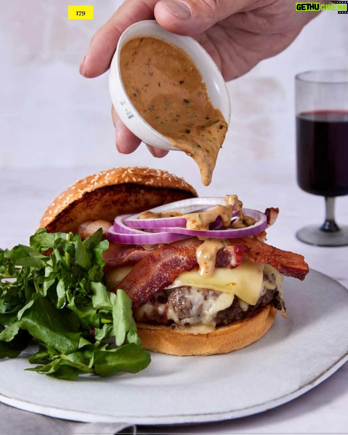 Rocco DiSpirito - 313 Likes - Straight from #everydaydelicious my recipe for a very indulgent au poivre burger. This one hits the spot and still easy to make.
#eat #eater #goodeats #instayum #instadelicious #foodies #nycfood #nycfoodies #foodiesofinstagram #instaeats #chefsofinstagram #cheflife #chefstyle #chef #chefs