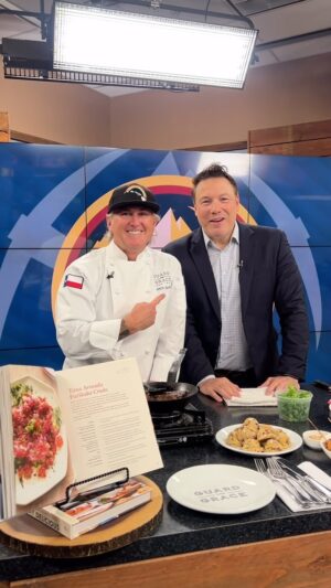 Rocco DiSpirito Instagram - @cheftroyguard x @roccodispirito are ready to welcome YOU tonight! Have you gotten your ticket yet?? We still have some available at guardandgrace.com - don’t miss out on your opportunity to meet Chef Rocco, receive a signed copy of his new cookbook Everyday Delicious, and enjoy cocktails and bites presented by both Chefs! Bon appetit! 👨‍🍳🍴