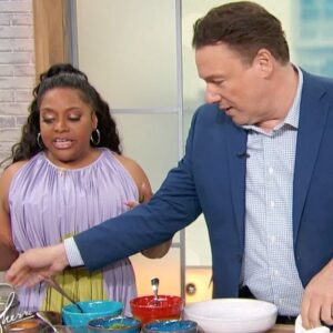 Rocco DiSpirito Instagram - BOIL IT UP! ➡️ Rocco DiSpirito puts his #everydaydelicious spin on a seafood boil! 🦀 Get the FULL RECIPES now at SherriShowTV.com!

#sherrishepherd #sherrishowtv  #sherri #besttimeindaytime #cooking #foodie #foodstagram #seafoodboil