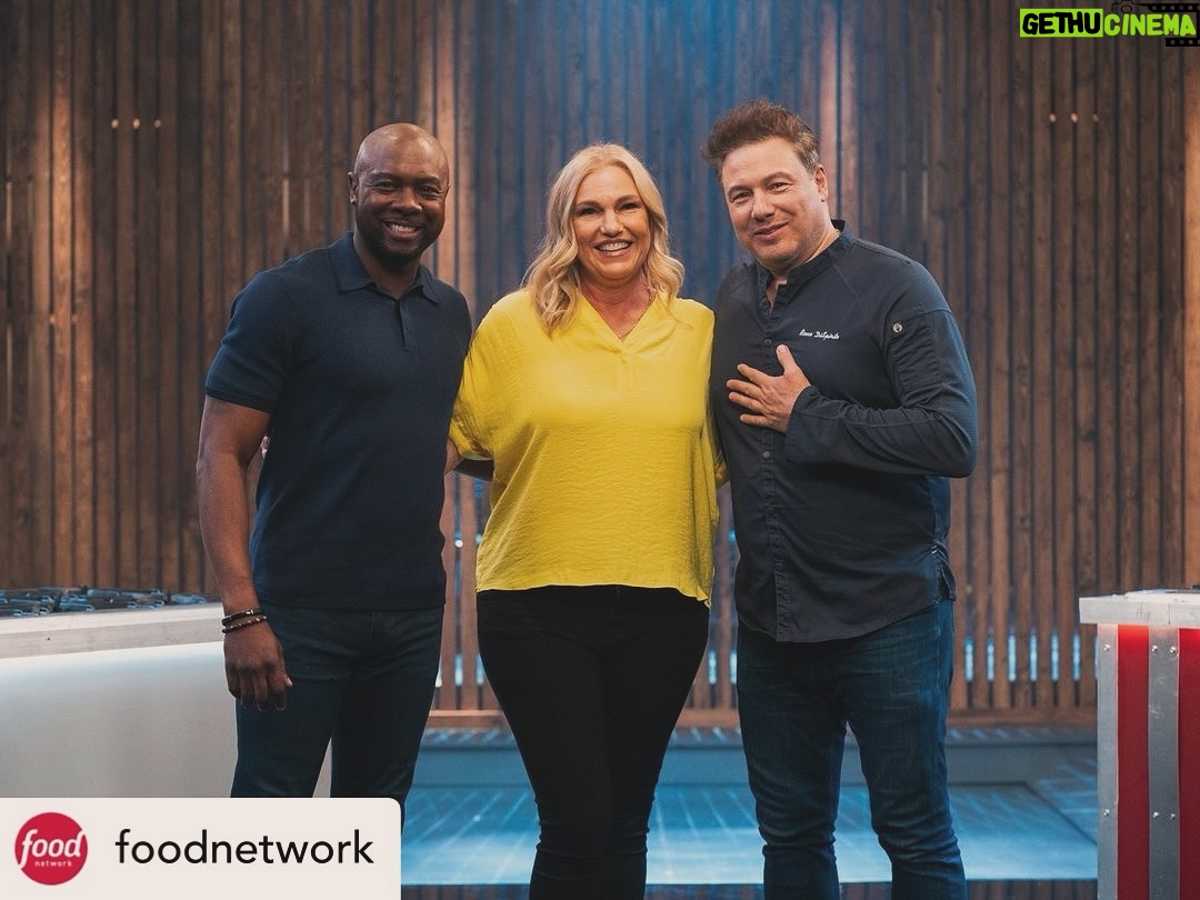 Rocco DiSpirito - 325 Likes - Posted @withregram • @foodnetwork 🌟 TONIGHT… @chefeddiejackson surprises a home cook with the challenge of a lifetime: a head-to-head cooking competition against all-star chef @roccodispirito! This home cook just needs one vote from a panel of New York City judges to successfully out-chef the pro 🔥
All-New #Outchefd > Tonight @ 9:30|8:30c