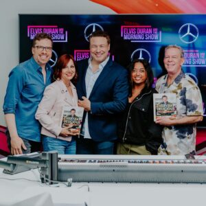 Rocco DiSpirito Instagram - So thrilled that @roccodispirito stopped by to chat about his latest book, #EverydayDelicious 🍽️ We can’t wait to get cracking in these recipes 👨‍🍳
 
#RoccoDiSpiritoOnElvis in our @MercedesBenzUSA Interview Lounge #MBInterviewLounge (Photos by: @rachel_kaplan for @iheartradio)
