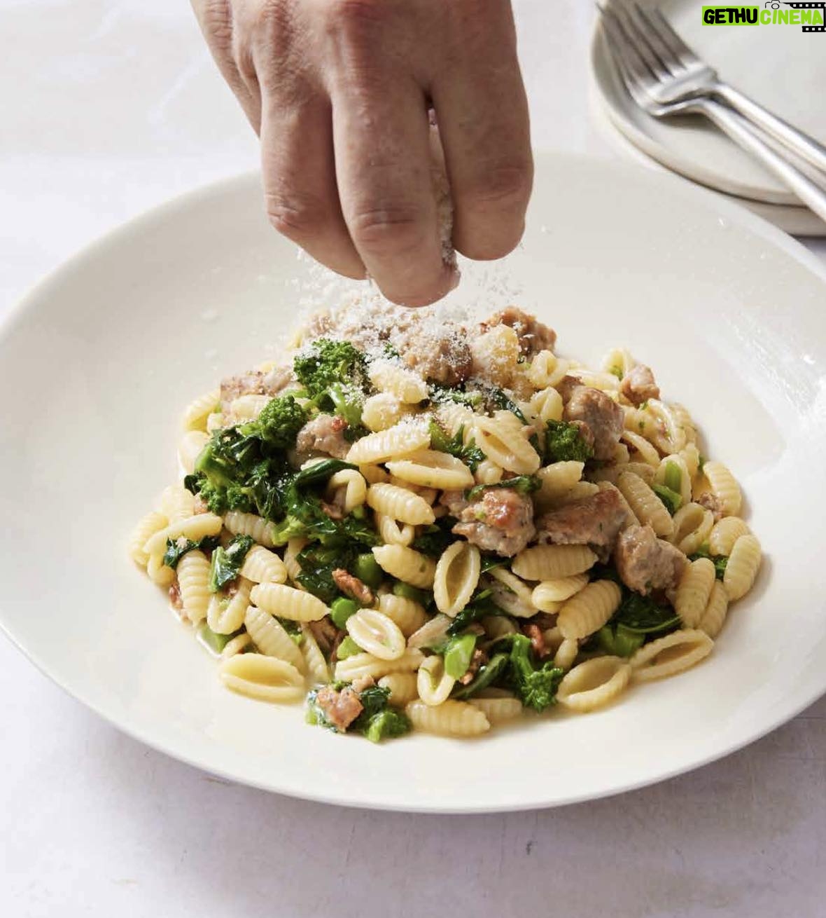 Rocco DiSpirito - 359 Likes - Cavatelli with Broccoli Rabe & Sweet Sausage! This recipe was a staple in my Mama Nicolina’s weekly rotation. Simple, comforting, and always a crowd-pleaser!
#everydaydelicious #cavatelli #recipe #cookbook #eat #eater #goodeats #instayum #instadelicious #foodies #nycfood #nycfoodies #foodiesofinstagram #instaeats #chefsofinstagram #cheflife #chefstyle #chef #chefs
