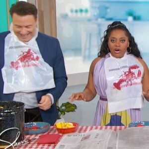 Rocco DiSpirito Instagram - BOIL IT UP! ➡️ Rocco DiSpirito puts his #everydaydelicious spin on a seafood boil! 🦀 Get the FULL RECIPES now at SherriShowTV.com!

#sherrishepherd #sherrishowtv  #sherri #besttimeindaytime #cooking #foodie #foodstagram #seafoodboil