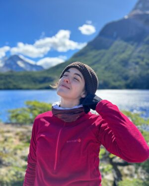 Rocío Hernández Instagram - CHALTEN I 🏔️💙 

El lugar mas lindo del mundo.

La montaña, el silencio, el ruido del agua, comida rica, los colores, las caminatas, el Fitz Roy imponente, el sandwichito en la naturaleza (mi plan preferido), una compañera de viaje espectacular (mi mamá). 

Un viaje simplemente precioso ✨