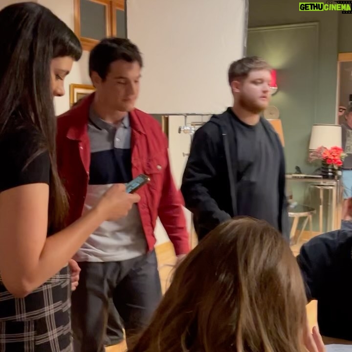 Rocío Hernández - 9.6K Likes - El jueves terminamos de grabar @buenoschicoseltrece y acá estoy tratando de hacer un resumen en 10 fotos para despedir este proyecto que compartimos 7 meses. Las fotos no alcanzan. 🥹
Gracias a todo el equipo maravilloso que hizo posible que exista esta historia y que mantenga viva a la ficción nacional. Aguante cada uno de ellxs por hacer tanto trabajo con amor y compromiso.
A todo el elenco espectacular que adoro y me llevo para siempre en el ❤️
Mención especial a @ornedelia_ y @tomaskirzner que fueron lxs mejores compañerxs que podría haber pedido para contar estas historias de amor 🫶🏻
Gracias @polkaprod @elchuecosuar y @florlimonoff por la confianza🌸
A cada persona que formó parte GRACIAS. Y gracias a todas las personas que nos siguen, ven y disfrutan de la novela. Hay Buenos Chicos para rato 🙌🏻🙌🏻
@jeronimogiocondobosia @lautaro_rodriguez @santiagoachaga @agustinatremari @ginamastronicola @carolinaunrein @vazquezfran
@latoscano1ra @brendagandiniok @lucianocaceresok @monaco_pablook @rominagaetani @fermetilli @luismachinok @juanpalominoficial @cachetesierra @juancolucho