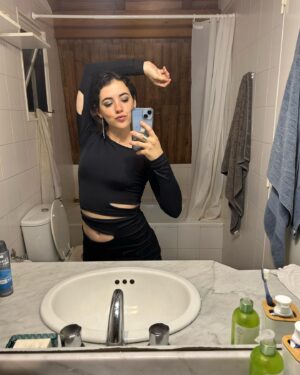 Rocío Hernández Instagram - Siempre sacando fotos en los baños 🖤