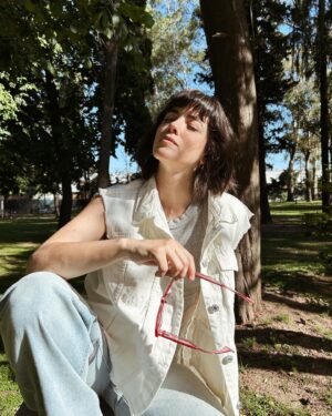 Rocío Hernández Instagram - Mora se vistió con denim de @inquietadenim.oficial y yo tmb 🧚‍♀️💜