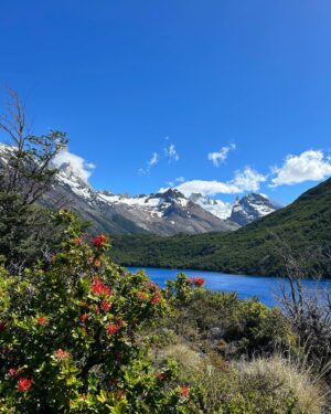 Rocío Hernández Instagram - CHALTEN I 🏔️💙 

El lugar mas lindo del mundo.

La montaña, el silencio, el ruido del agua, comida rica, los colores, las caminatas, el Fitz Roy imponente, el sandwichito en la naturaleza (mi plan preferido), una compañera de viaje espectacular (mi mamá). 

Un viaje simplemente precioso ✨