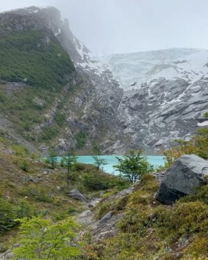 Rocío Hernández Instagram - CHALTEN I 🏔️💙 

El lugar mas lindo del mundo.

La montaña, el silencio, el ruido del agua, comida rica, los colores, las caminatas, el Fitz Roy imponente, el sandwichito en la naturaleza (mi plan preferido), una compañera de viaje espectacular (mi mamá). 

Un viaje simplemente precioso ✨