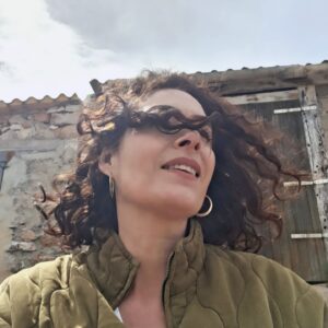 Rocío Muñoz-Cobo Instagram - El increíble caso del adolescente crisálida que ante semejantes vistas (última foto) opta por desaparecer...
