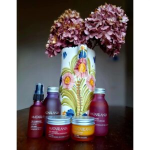 Rocío Muñoz-Cobo Instagram - ‼️ SORTEO ‼️

Os acordáis de los productazos que os conté de @matarrania_cosmetica_bio ?
100% naturales y eco, hechos con productos de proximidad, de elaboración propia y con una producción artesana, femenina y rural?

Pues traemos SORTEO!!

- Tónico regenerante piel madura.
- Tónico limpiador y desmaquillante.
- Serum regenerante y reafirmante piel madura.
- Contorno de ojos.
- Crema de cuello y escote.

Todo 100% orgánico, bio, vegano y sin agua.
Una delicia que se funde en tu piel y tu ❤️.

Para participar tienes que:
 
🌿 Seguirnos a @matarrania_cosmetica_bio y a mí.

🌿 Dar like a esta foto.

🌿 Nombrar una persona por comentario. Pues nombrar tantos como quieras.

🌿 Y dejar una palabra bonita (esto es opcional).😊

El viernes 8 (modificado) anunciaremos el ganador/a.

Mucha suerte y gracias!!

CERRAMOS SORTEO.
GANADORA @susijavier1920.
Dejo comprobación de la app en stories.

Gracias por participar.
💫❤️

#sorteo #cuidadofacial #cremaeco #cremabio #cremacara #over40 #over50 #over60 #cremafacial
#cuidadodelapiel #pielmadura #pielseca #pielsensible #sorteoespaña