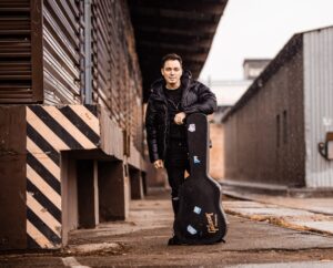 Rodion Gazmanov Instagram - Мой первый сбор бойцам СВО.

Это далеко не первый сбор, в котором я участвую, но первый, который провожу сам.

Уже в понедельник я отправлюсь в новые территории, чтобы выступить перед бойцами и передать им гуманитарную помощь. В состав помощи войдут предметы первой необходимости, лекарства и медикаменты, потребность в которых растет быстрее, чем их успевают доставлять.

Груз будет полностью мной скомплектован вне зависимости от собранной суммы, но если вы хотите оказаться причастными к этому сбору, то вот номер карты, которую я специально завел для этого.

Сбербанк: 2202 2023 1425 3992

Сбор закрываю 21 июня в 22:00