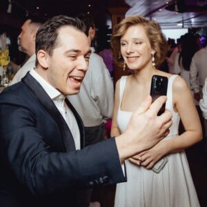 Rodion Gazmanov Instagram - На открытиии фестиваля КиноРепортер встретились с прекрасной @liza_arzamasova! К сожалению, видимся очень редко, но каждая наша встреча — просто праздник!))

#родионгазманов #арзамасова #кинорепортер #фестиваль