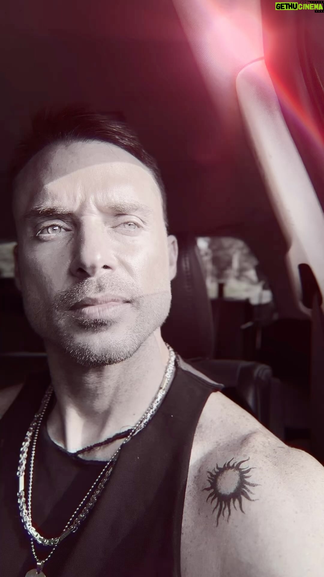 Rodolfo Salas - 8.1K Likes - V I E R N E S 😎
.
Que hacen hoy?