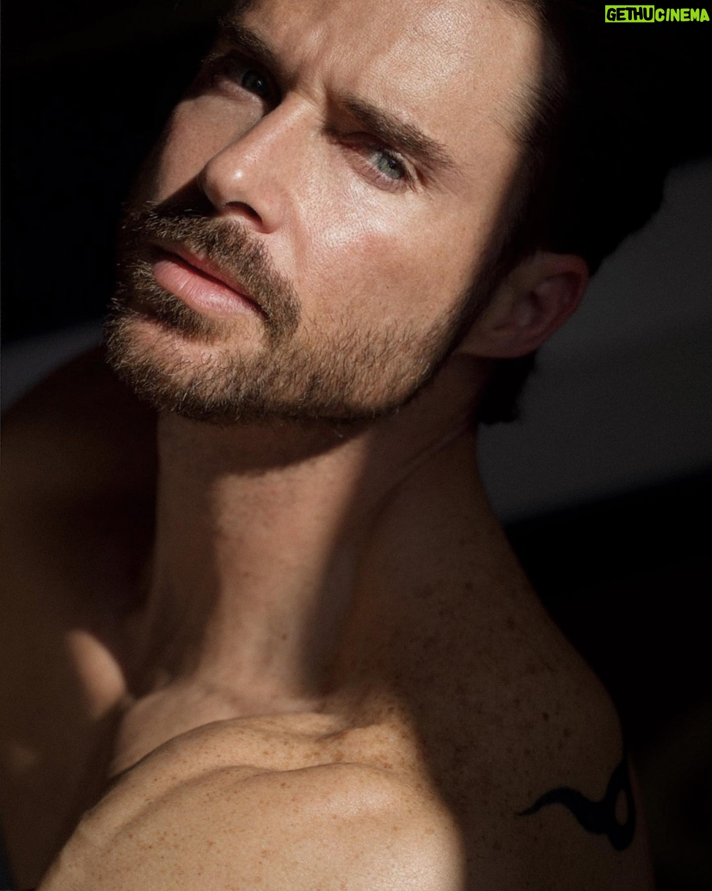Rodolfo Salas - 35K Likes - 1.- Barba
2.- Sin Barba
🤷♂️🧐👀
.
.
.
📸 @kattycantalamessa
