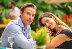 Rodolfo Salas Instagram - Con quién se quedan?
1.-Camila y Fernando 
2.-Angela y Miguel
.
.
.
P E R F I L  F A L S O
@netflix @netflixlat @netflixcolombia