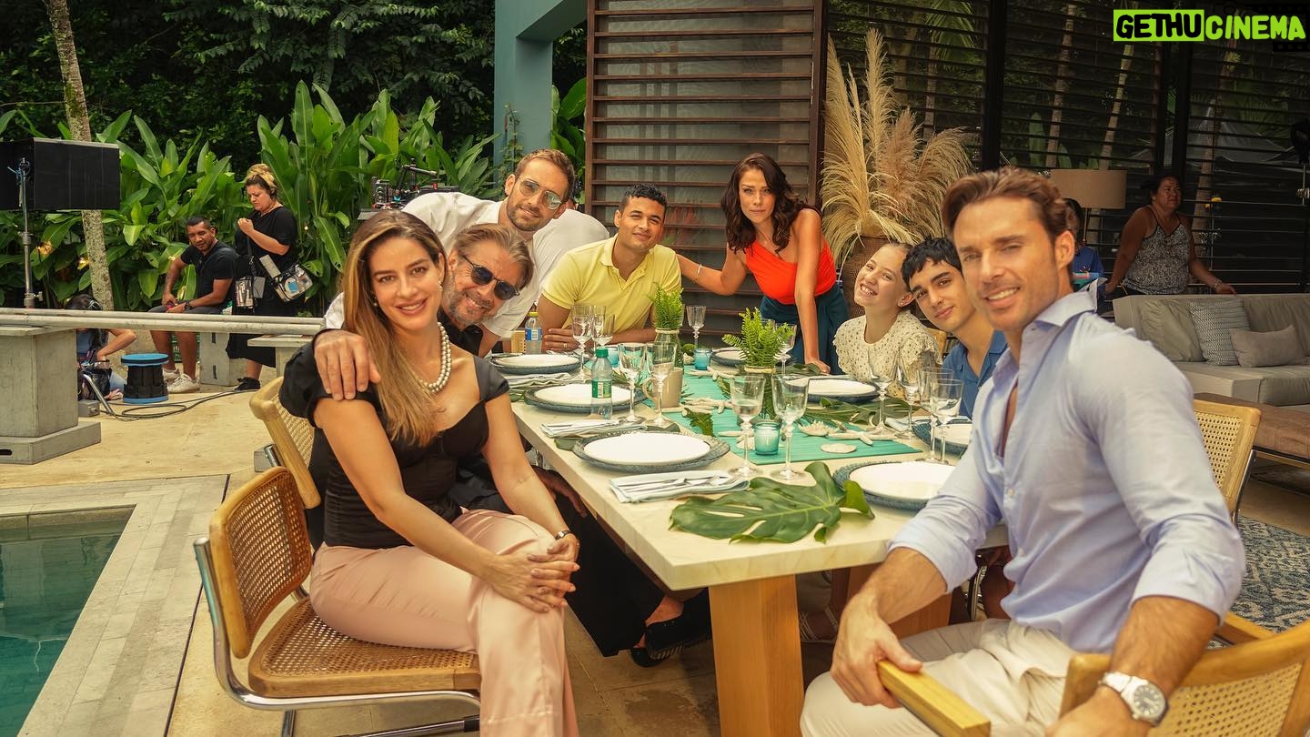 Rodolfo Salas - 32.6K Likes - Les cuento que durante la semana de estreno, Perfil falso alcanzó el puesto #1 en el Top 10 global de Netflix de series de habla no inglesa con más de 76 millones de horas vistas por personas de todos los rincones del mundo! Fans de países en todos los continentes han hecho match con la serie, siendo #1 en 82 de ellos como Argentina, Canadá, Estados Unidos, México, España, Nigeria, Turquía, entre otros.
@netflix @netflixlat @netflixcolombia
.
.
.
Le doy Gracias a Dios, a ustedes, a mis compañeros de trabajo, a @stopello @marthagodoy2000, @luisluyando @castingbytv, @jonathan_bruskey @dijimenez69 @cata__herzapata y a todas esas personas que hicieron posible este hermoso proyecto.