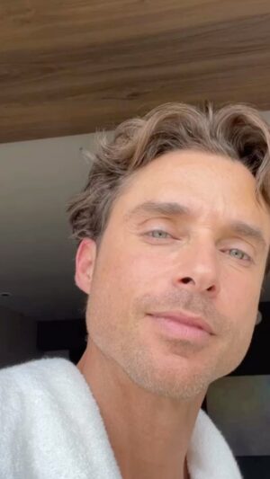 Rodolfo Salas Instagram - Al 4to piso…🤣😱🥂

Gracias Diosito por tantas bendiciones 🙏❤️