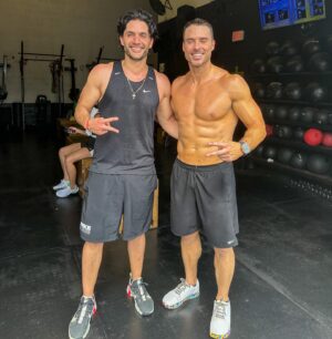 Rodolfo Salas Instagram - Preparándome para mi próximo proyecto 🎥🎞️ con el Pro trainer @rodolfosalas03 que tiene por ahí un perfil falso jaja @coremotif 💪🏻💪🏻 No Pain No Gain