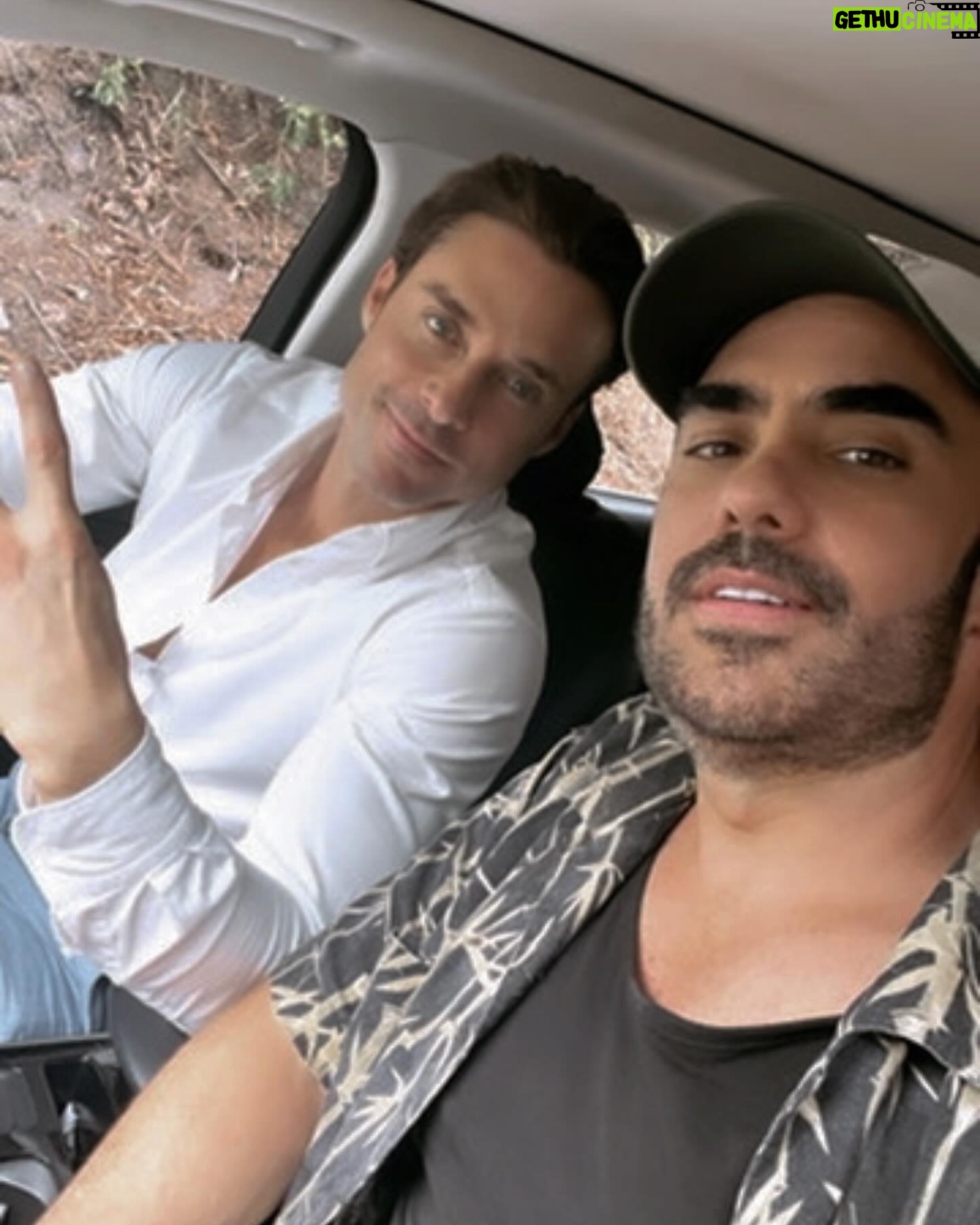 Rodolfo Salas - 116.9K Likes - #tbt que lindo trabajar con compañeros talentosos y disciplinados, les gustó la serie? Los leo👀 🎥🎬🙏🏻 @caromirandaof @rodolfosalas03