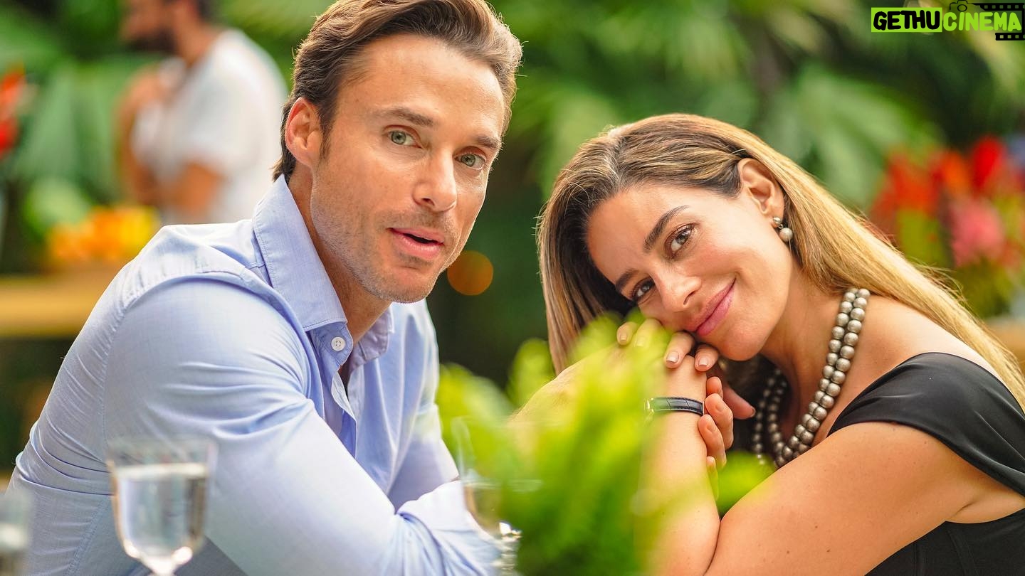 Rodolfo Salas - 32.6K Likes - Les cuento que durante la semana de estreno, Perfil falso alcanzó el puesto #1 en el Top 10 global de Netflix de series de habla no inglesa con más de 76 millones de horas vistas por personas de todos los rincones del mundo! Fans de países en todos los continentes han hecho match con la serie, siendo #1 en 82 de ellos como Argentina, Canadá, Estados Unidos, México, España, Nigeria, Turquía, entre otros.
@netflix @netflixlat @netflixcolombia
.
.
.
Le doy Gracias a Dios, a ustedes, a mis compañeros de trabajo, a @stopello @marthagodoy2000, @luisluyando @castingbytv, @jonathan_bruskey @dijimenez69 @cata__herzapata y a todas esas personas que hicieron posible este hermoso proyecto.
