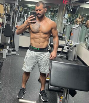 Rodolfo Vieira Instagram - Já em forma esperando ansioso para a primeira luta do ano…Não vejo a hora de voltar a lutar🙏🏼💪🏼🧠