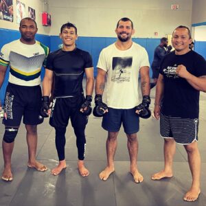 Rodolfo Vieira Instagram - Hoje tive a oportunidade de ter uma aula particular pela  primeira vez com o professor Melqui, foi uma grande honra dividir o tatame com ele e ainda ter a ajuda do Mika, muito grato por poder aprender um pouco com esse cara que tem feito um trabalho excepcional dentro do Jiu jitsu! Muito obrigado mesmo🙏🏼 
@sportybetbr 
@sanabul