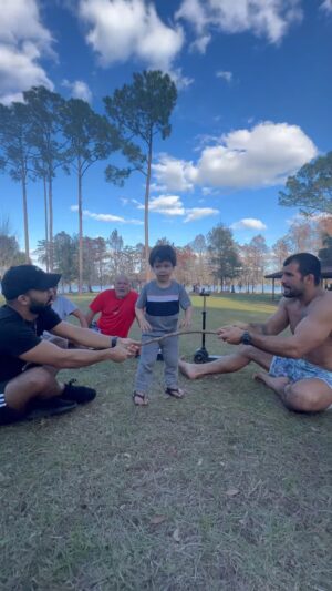 Rodolfo Vieira Instagram - Quando seu pai está prestes a perder! 😂🤷🏽‍♂️
When your dad is about to lose! 🤯🤷🏽‍♂️

@rodolfovieira89
@ben.icioo