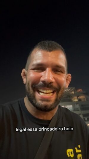 Rodolfo Vieira Instagram - Eu tenho certeza que ele me confundiu com o @wandfc por causa do nosso estilo de luta!😂😂😂 Aí dos nosso, esse teu quadro é bom demais @werdum Obs:  Eu tava rezando pra ele falar Lyoto que era o mais bonito! Kkkkkkkk