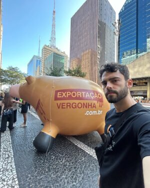 Rodrigo Dorado Instagram - Vamos dizer CHEGA para a exportação de animais vivos!

Assine a petição nos stories ou no insta da #mfa 
#direitosanimais #direitoanimal