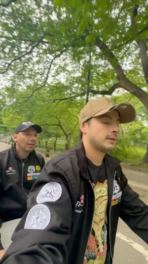 Rodrigo Gallina Instagram - Continuan las aventuras de una madre y su hijo en Nueva York 🗽 🇺🇸 

@jblchileoficial 
#jblfest
#patrocinado
