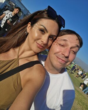 Rodrigo Gallina Instagram - Junto a la Cham en nuestro primer dia de @lollapaloozacl ❤️