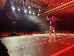 Rodrigo Villegas Instagram - Gracias #viña por tanto cariño! Una noche increíble con mucha energía positiva 🙌🏼

Si fuiste, comenta si te gusto! Un abrazo y feliz noche 🥳

#viñadelmar #standup #humor #rv