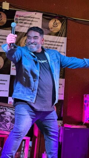 Rodrigo Villegas Instagram - Ayer lo pase excelente en #quilpue @elfogondelosdeseos Gracias por el cariño, el recibimiento y la energía! 

Próximas fechas en #santiago 🙌🏼

#rv #humor #standup #parati #viral