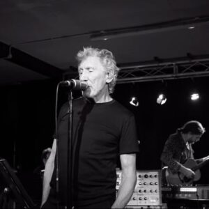 Roger Waters Instagram - REHEARSING THE DARK SIDE OF THE MOON REDUX

🎥: @kate.izor