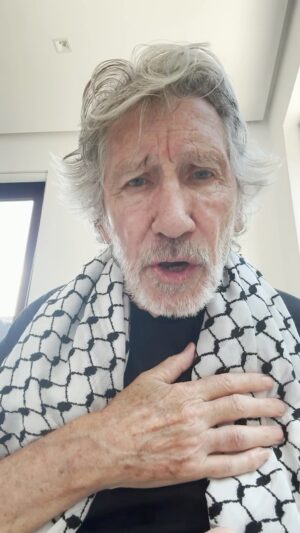 Roger Waters Instagram - Second cup of coffee M’AIDEZ!

@sjp.columbia @newcastlepsc 

#FreePalestine