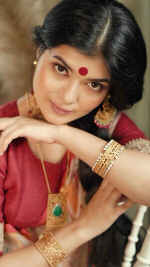 Roja Paromita Dey Instagram - Jewellery by @idnanacreations_india ♥️
Video- @shayakchakraborty 

#silverjewelry #reels #reelsinstagram #rojadey #rojaparomitadey #indianjewellery #goldplatedjewelry #puresilverjewellery