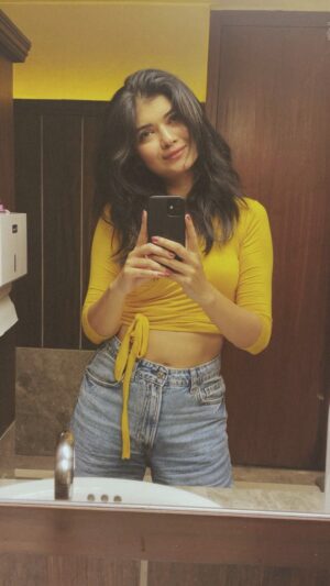 Roja Paromita Dey Instagram - 💛
