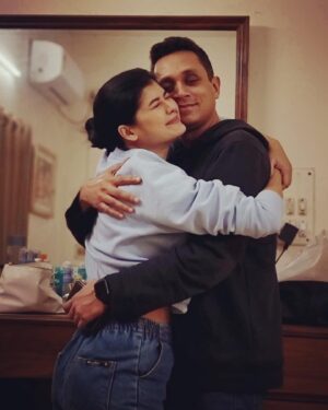 Roja Paromita Dey Instagram - Four years of phooling around.. Happy Anniversary @indraneel.88 ♥️♥️♥️

Pc 📸 @voyageur_solitaire